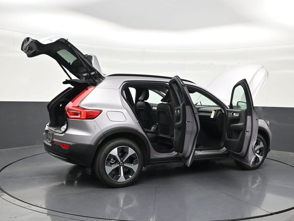 2026 Volvo XC40 B5 Plus