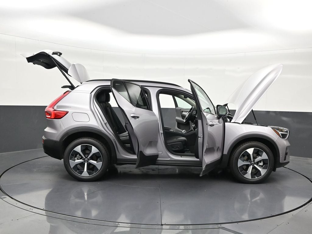 2026 Volvo XC40 B5 Plus