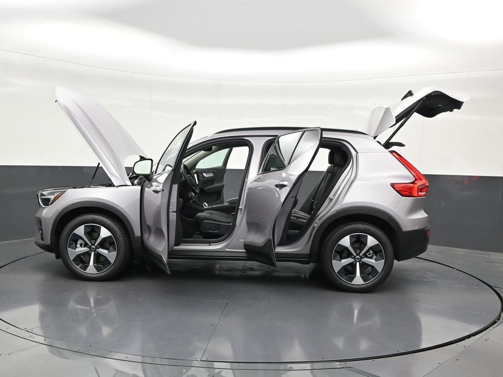 2026 Volvo XC40 B5 Plus