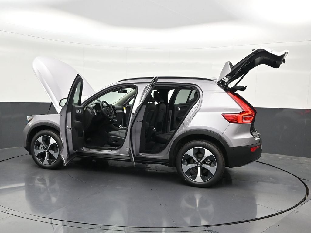 2026 Volvo XC40 B5 Plus