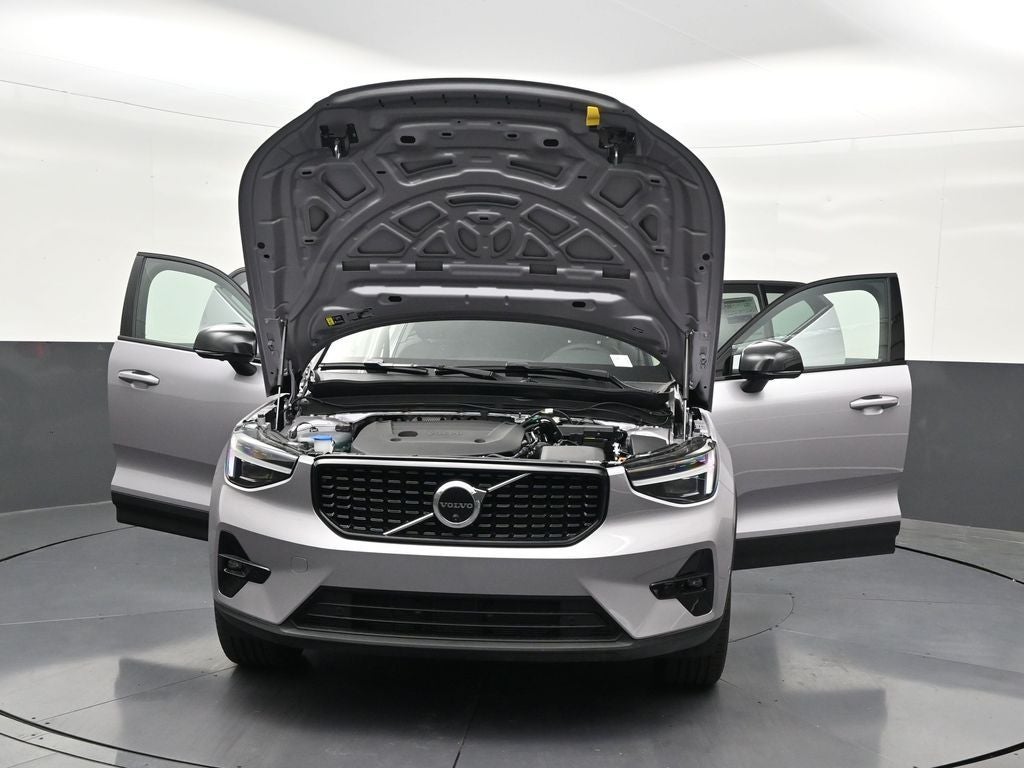 2026 Volvo XC40 B5 Plus