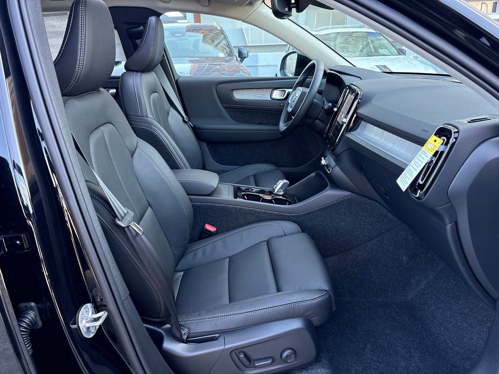 2026 Volvo XC40 B5 Plus
