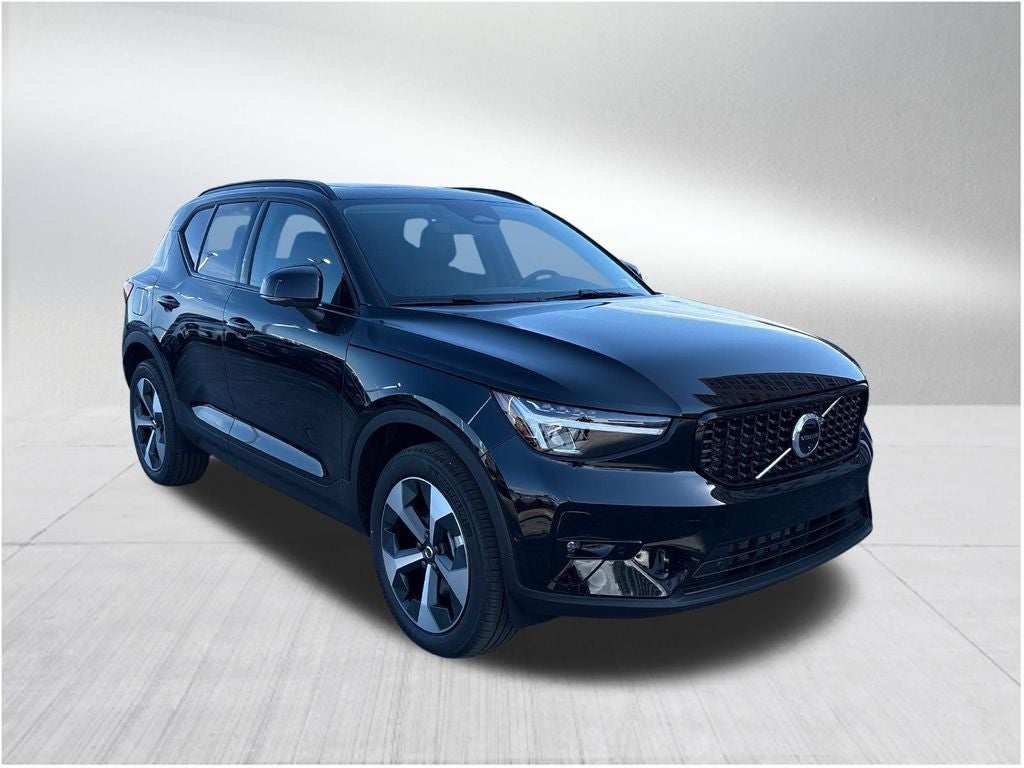 2026 Volvo XC40 B5 Plus