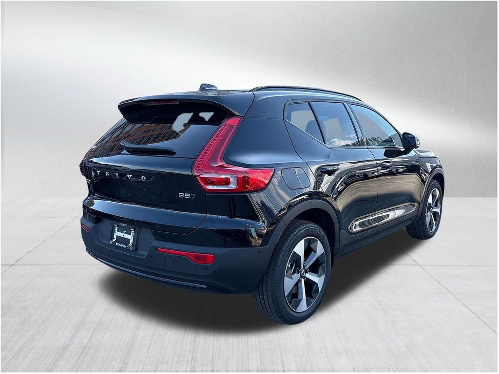 2026 Volvo XC40 B5 Plus