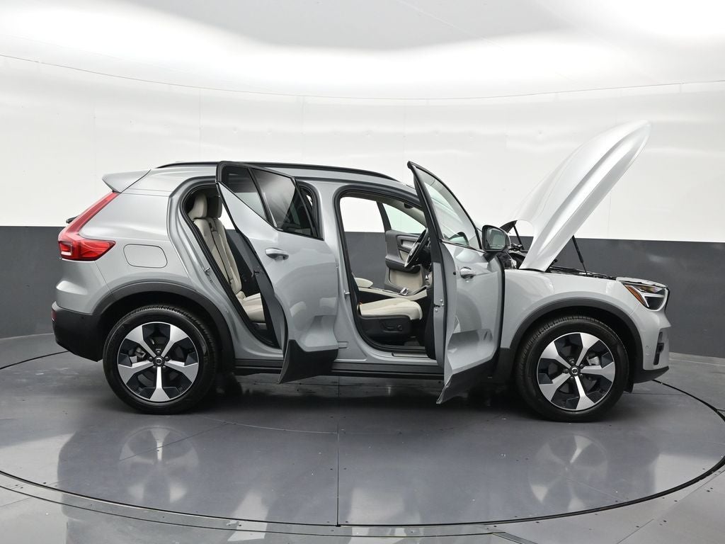 2026 Volvo XC40 B5 Plus