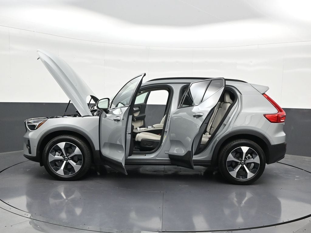 2026 Volvo XC40 B5 Plus
