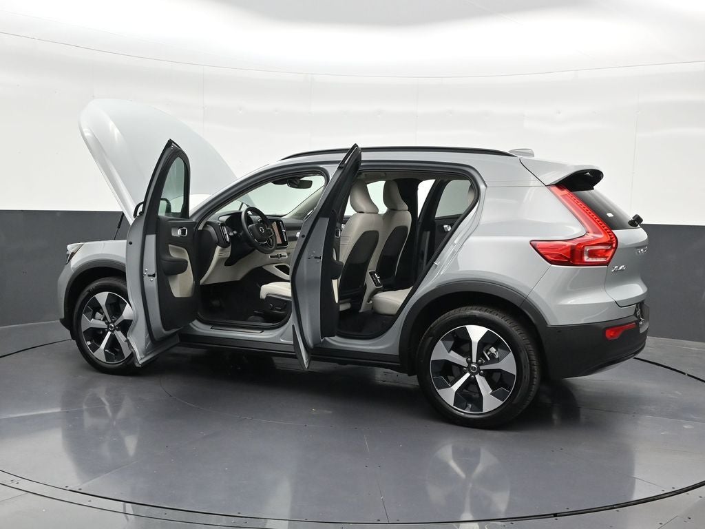 2026 Volvo XC40 B5 Plus