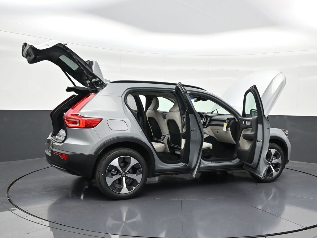 2026 Volvo XC40 B5 Plus