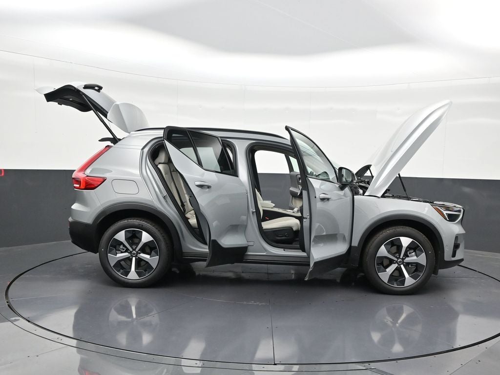 2026 Volvo XC40 B5 Plus