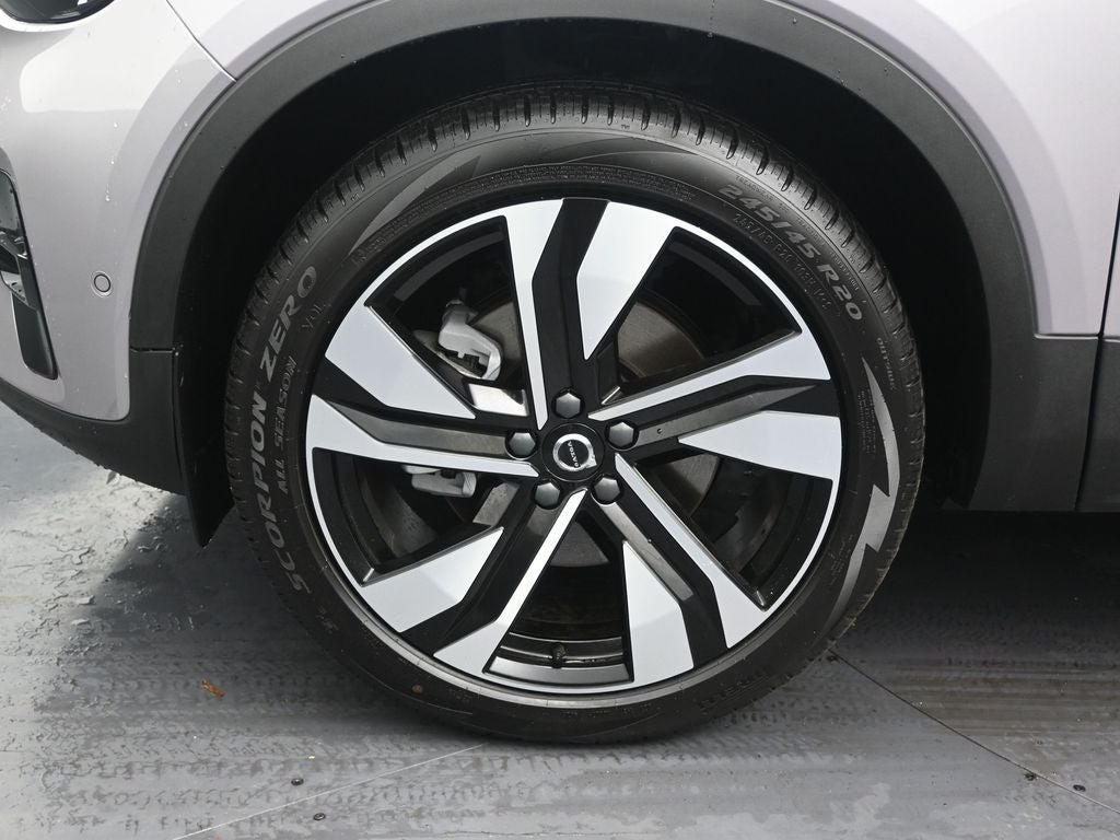 2026 Volvo XC40 B5 Plus