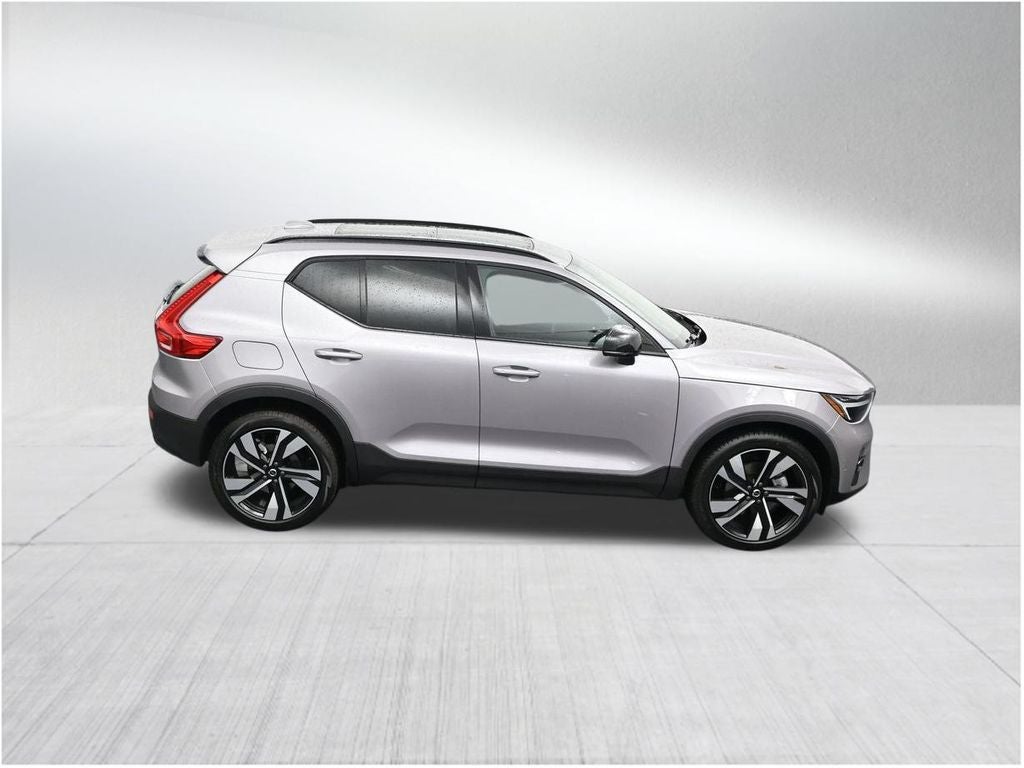 2026 Volvo XC40 B5 Plus