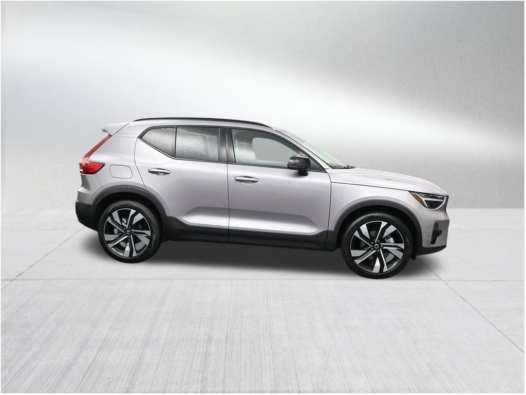 2026 Volvo XC40 B5 Plus