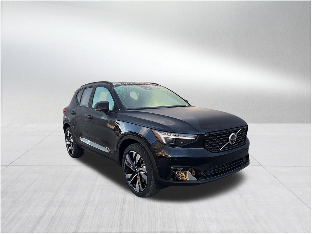 2026 Volvo XC40 B5 Plus