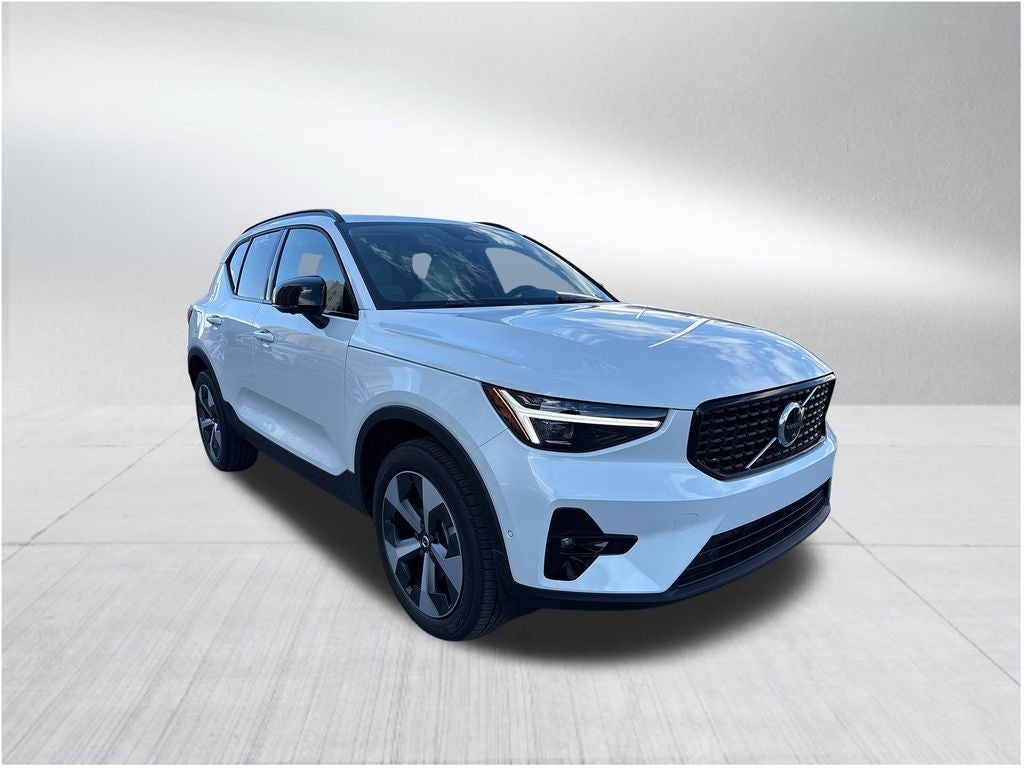 2026 Volvo XC40 B5 Plus