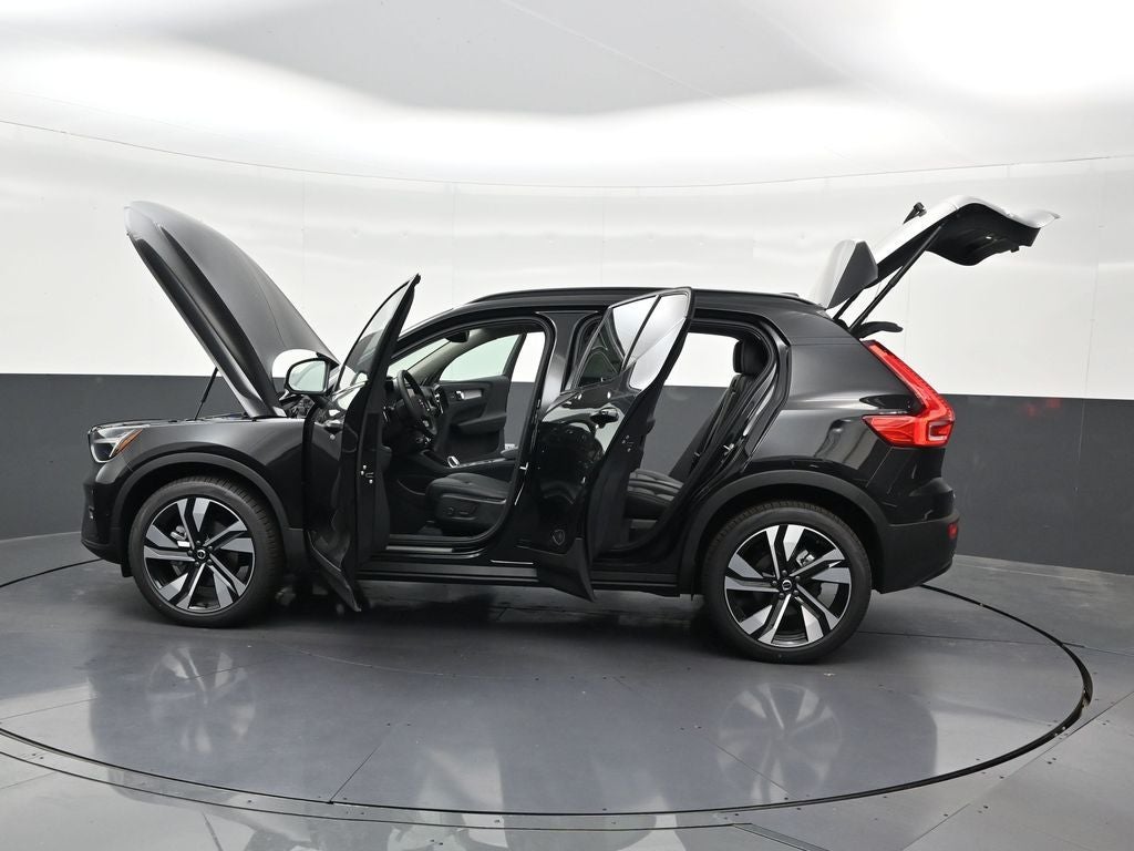 2026 Volvo XC40 B5 Plus
