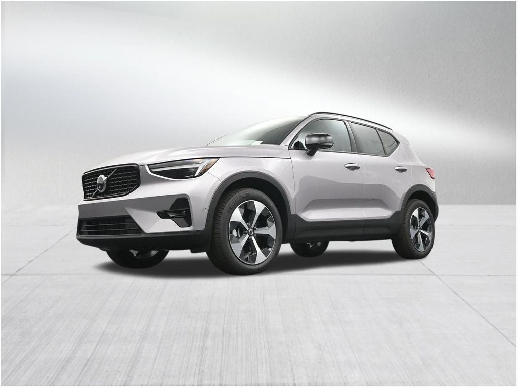 2026 Volvo XC40 B5 Plus