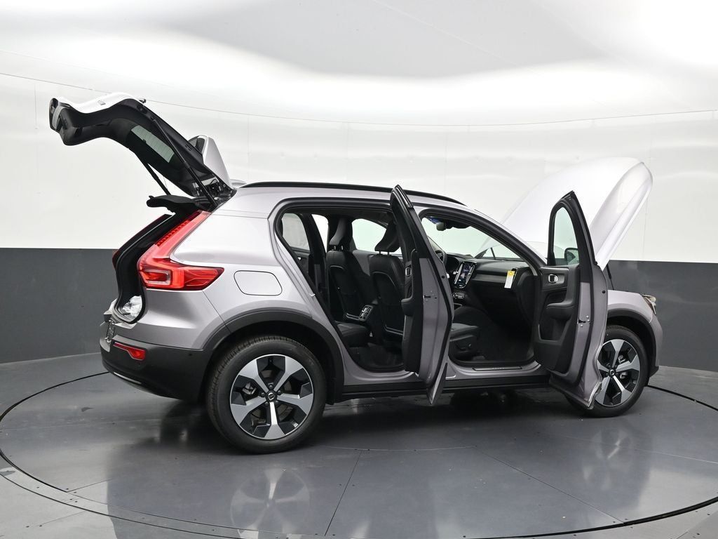 2026 Volvo XC40 B5 Plus