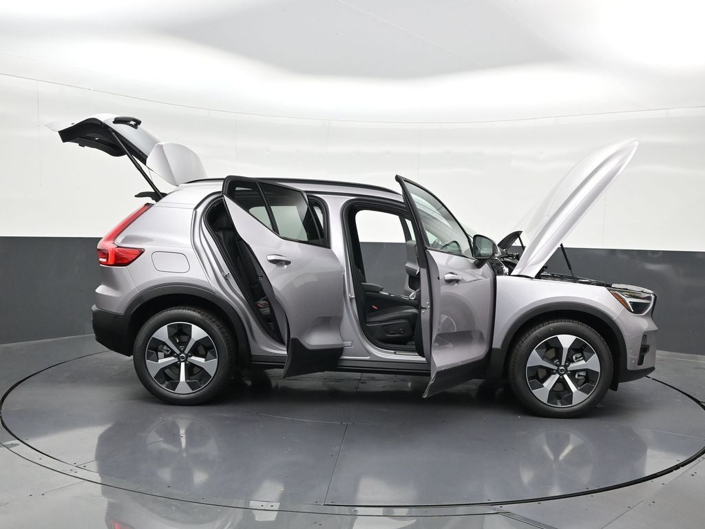 2026 Volvo XC40 B5 Plus