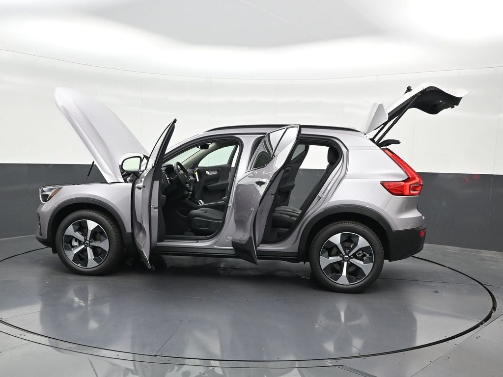 2026 Volvo XC40 B5 Plus