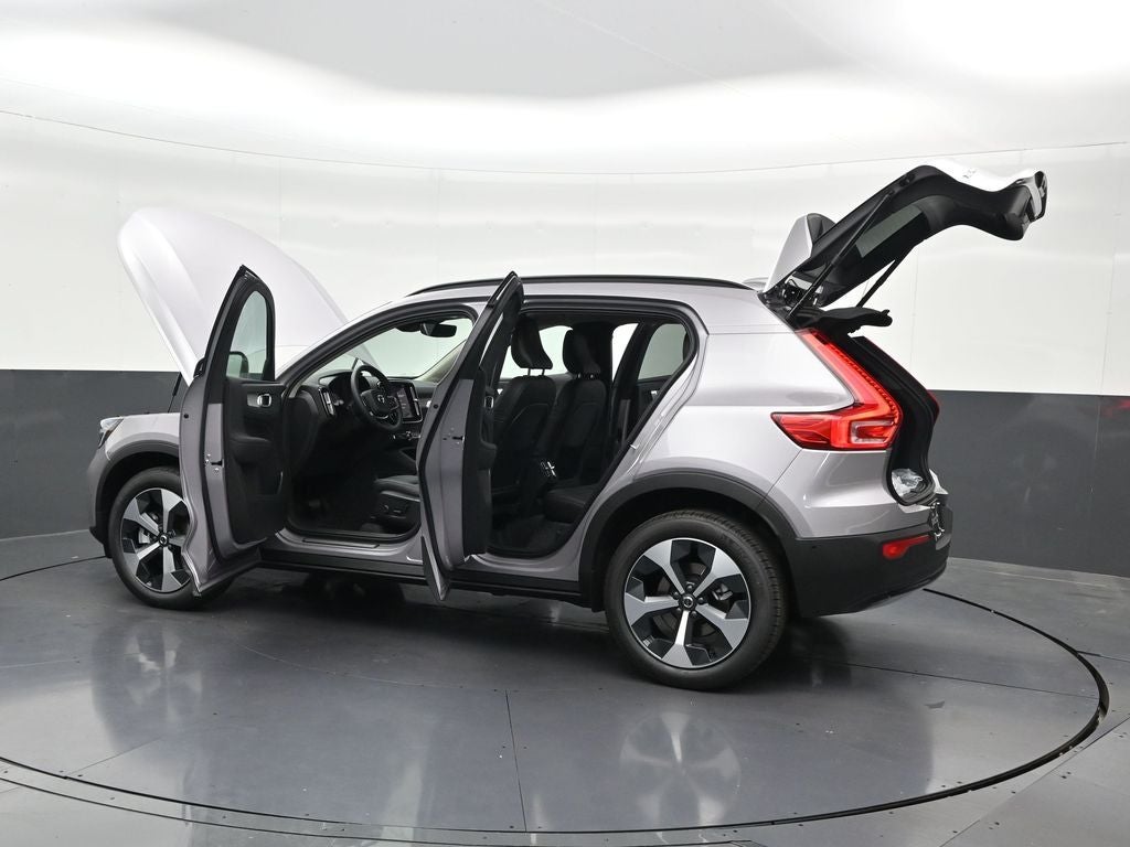 2026 Volvo XC40 B5 Plus