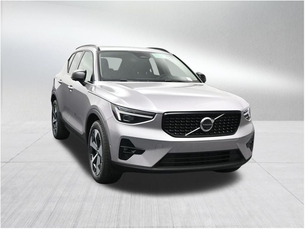 2026 Volvo XC40 B5 Plus