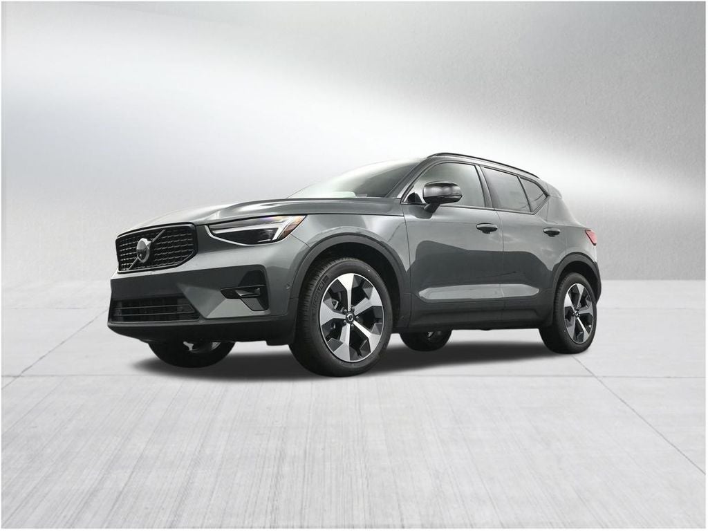 2026 Volvo XC40 B5 Plus