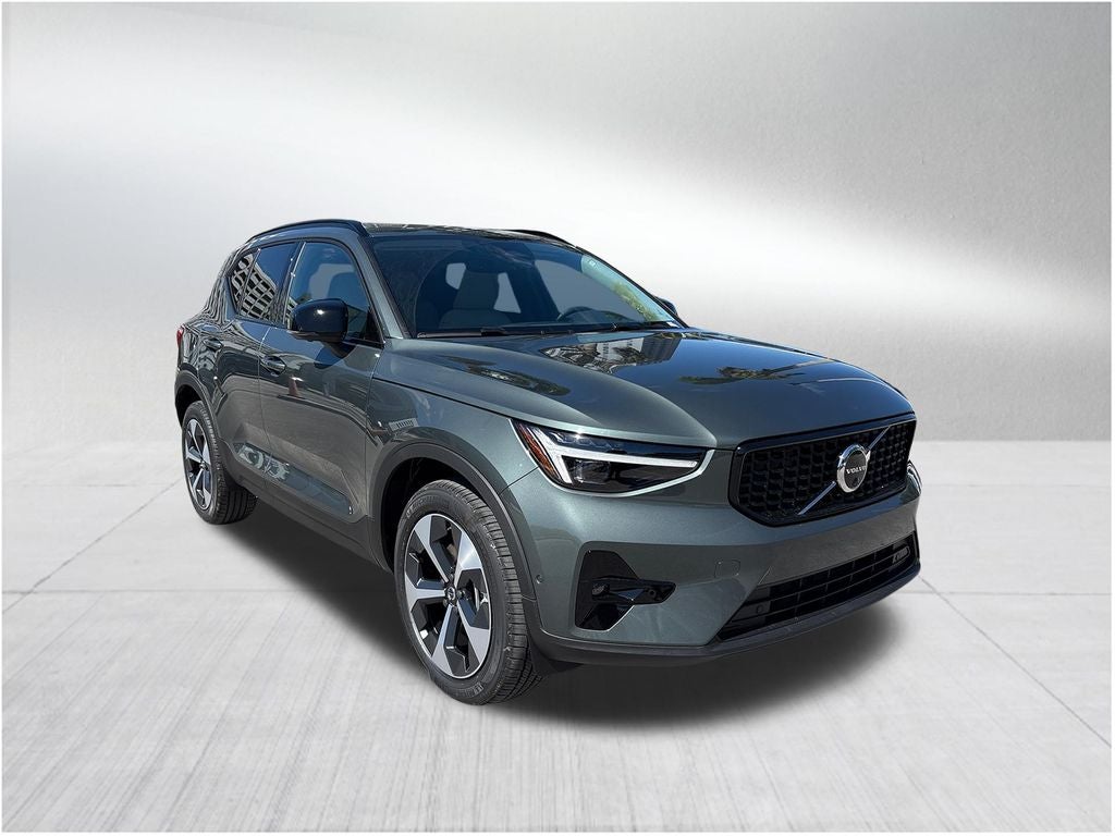2026 Volvo XC40 B5 Plus