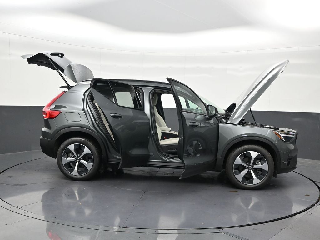 2026 Volvo XC40 B5 Plus