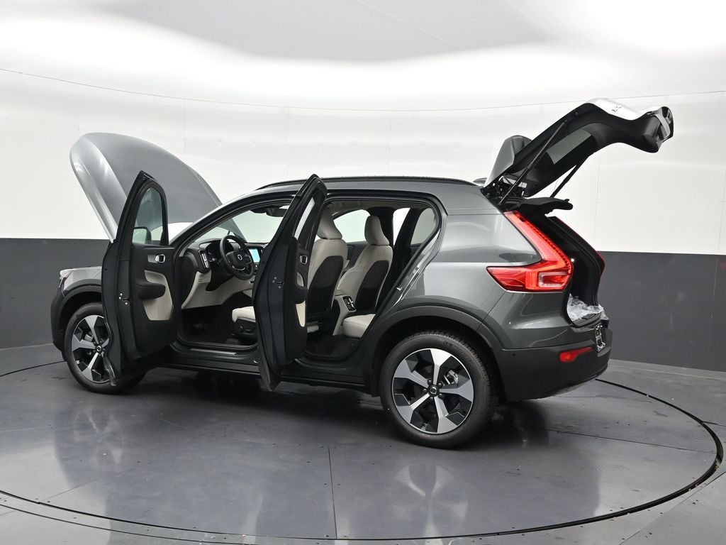2026 Volvo XC40 B5 Plus