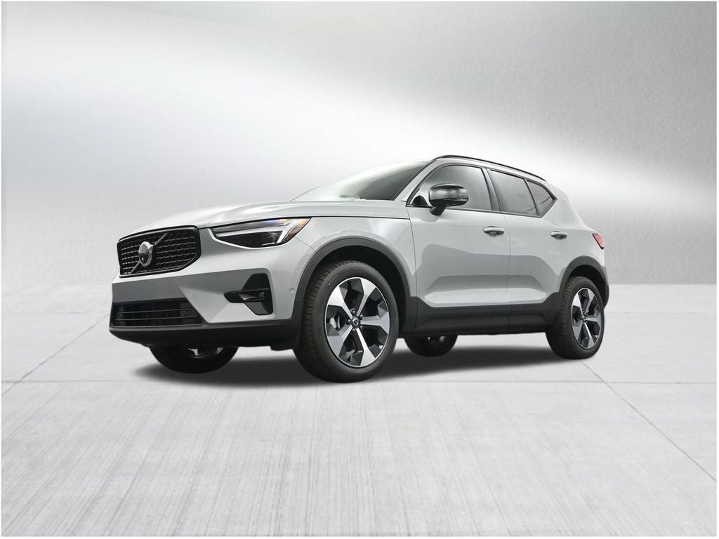 2026 Volvo XC40 B5 Plus