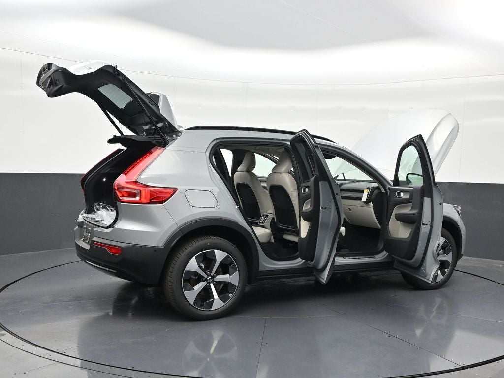 2026 Volvo XC40 B5 Plus