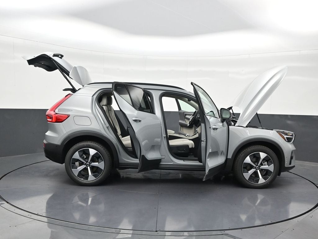 2026 Volvo XC40 B5 Plus
