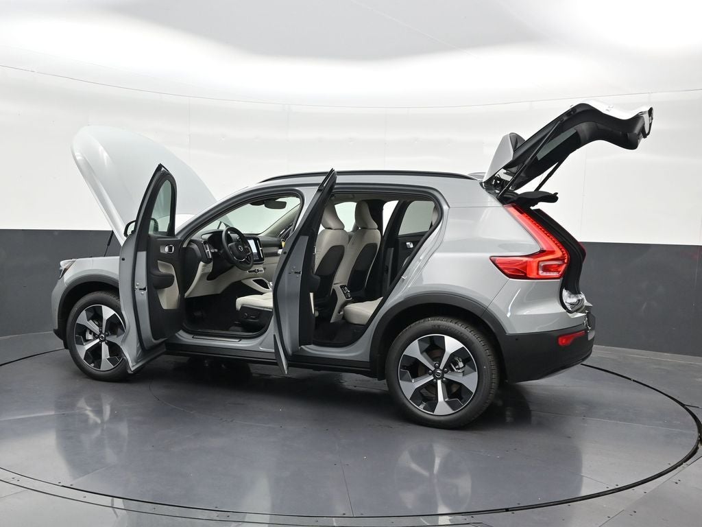 2026 Volvo XC40 B5 Plus