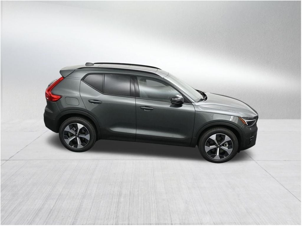 2026 Volvo XC40 B5 Plus