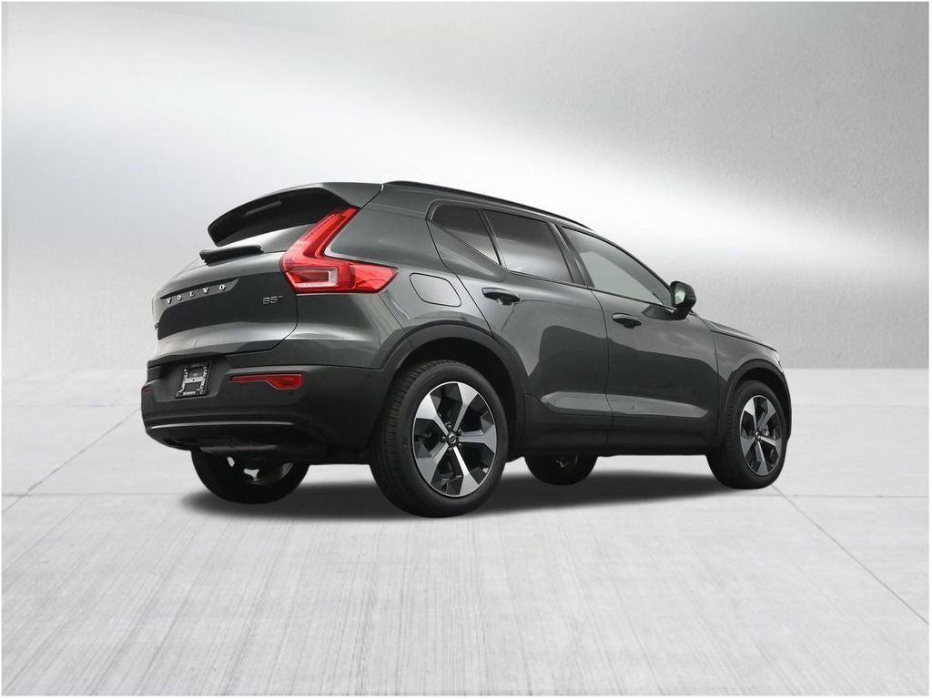 2026 Volvo XC40 B5 Plus