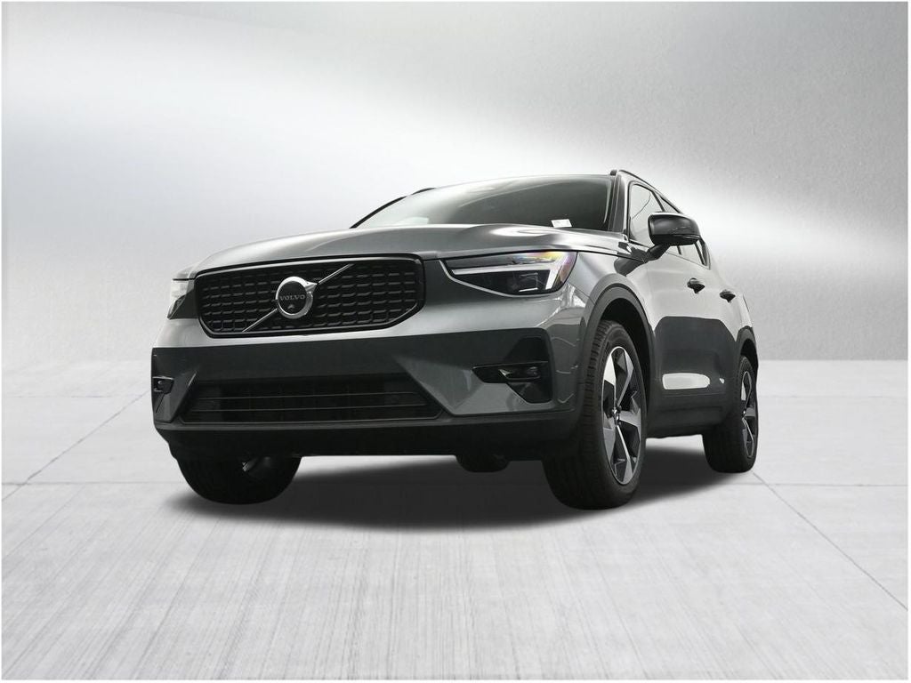 2026 Volvo XC40 B5 Plus