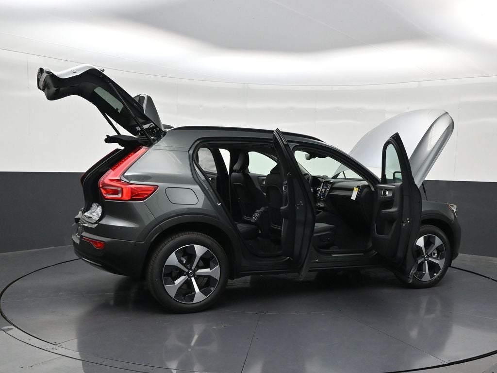 2026 Volvo XC40 B5 Plus