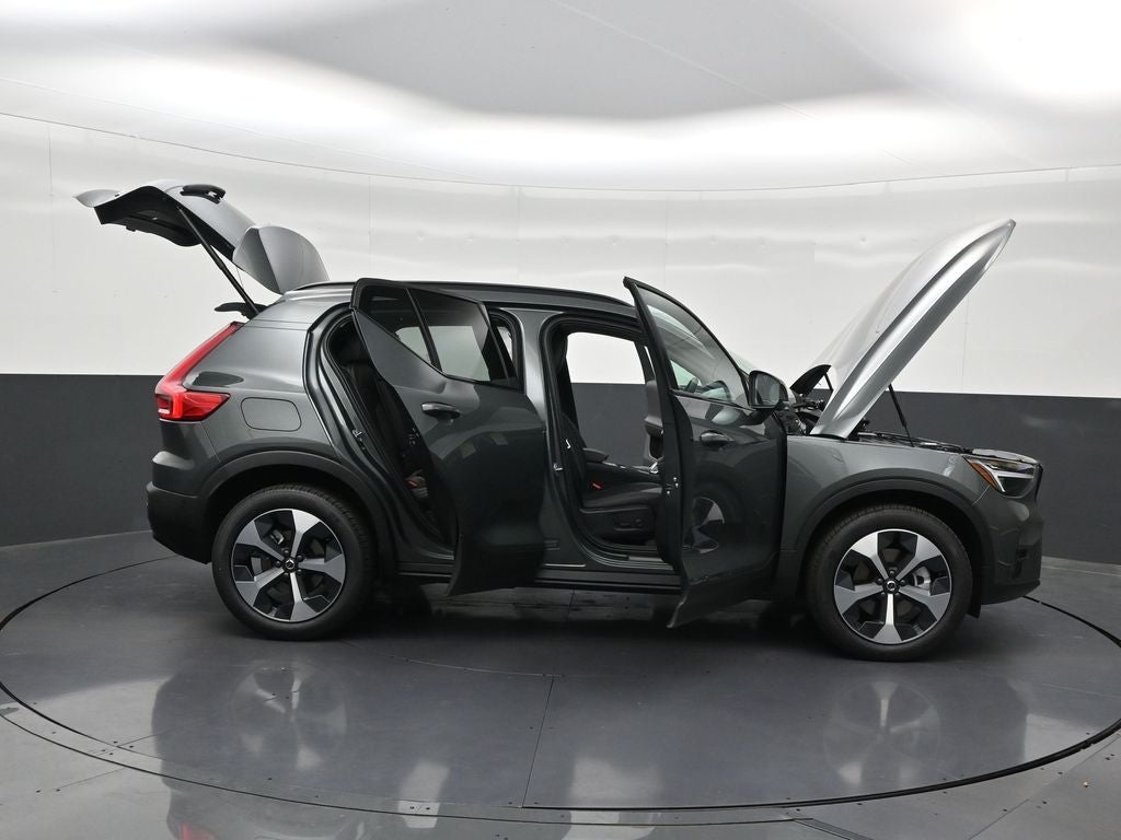 2026 Volvo XC40 B5 Plus