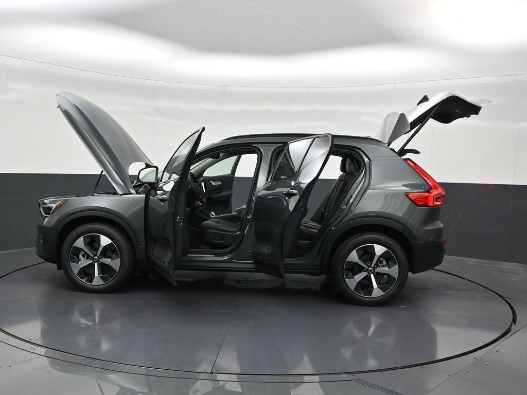 2026 Volvo XC40 B5 Plus