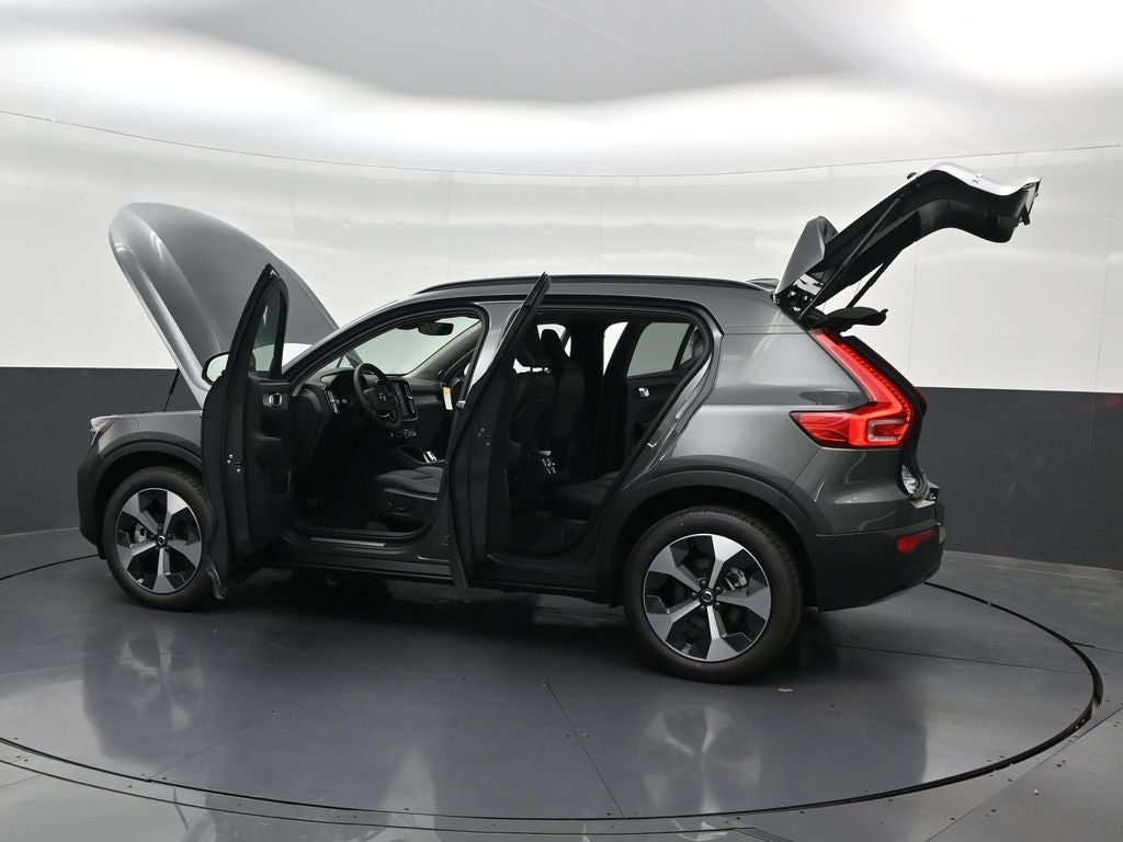 2026 Volvo XC40 B5 Plus