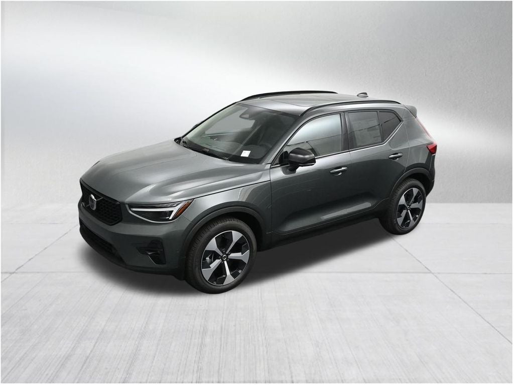 2026 Volvo XC40 B5 Plus