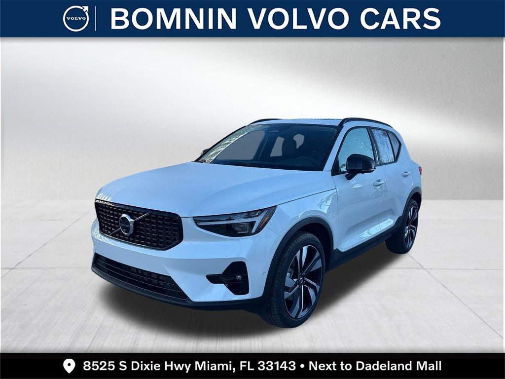 2026 Volvo XC40 B5 Plus Dark AWD's photo