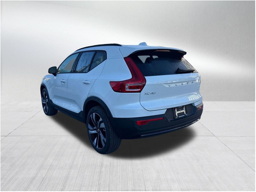 2026 Volvo XC40 B5 Plus