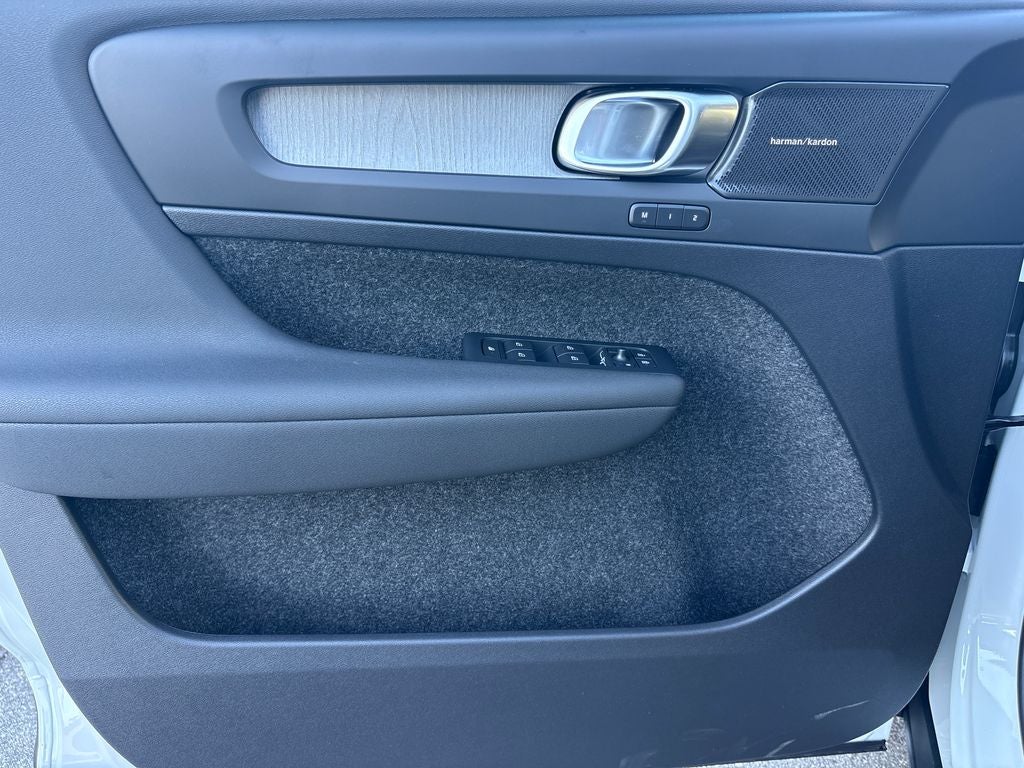 2026 Volvo XC40 B5 Plus