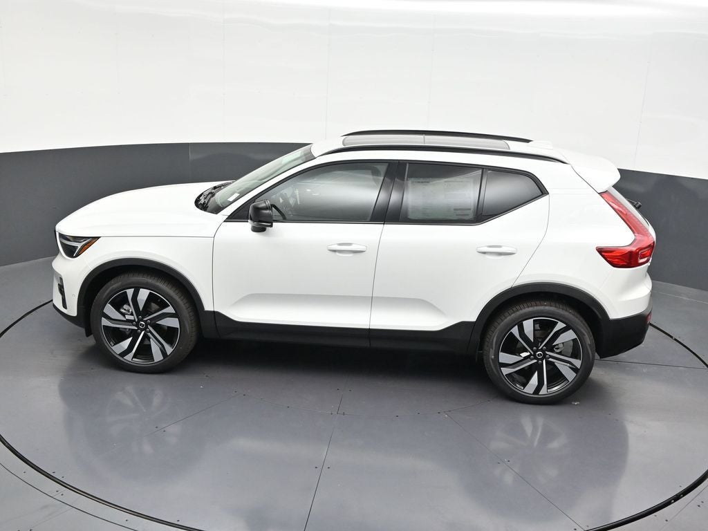 2026 Volvo XC40 B5 Plus
