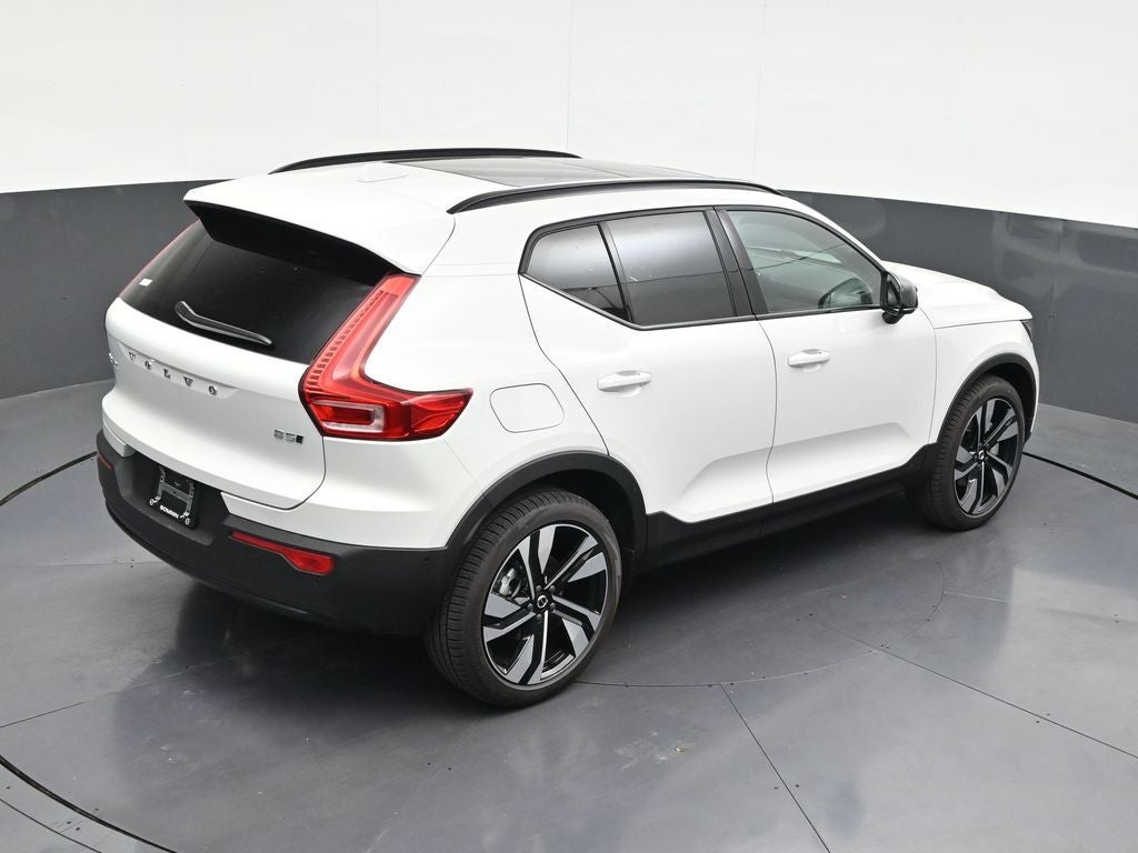 2026 Volvo XC40 B5 Plus