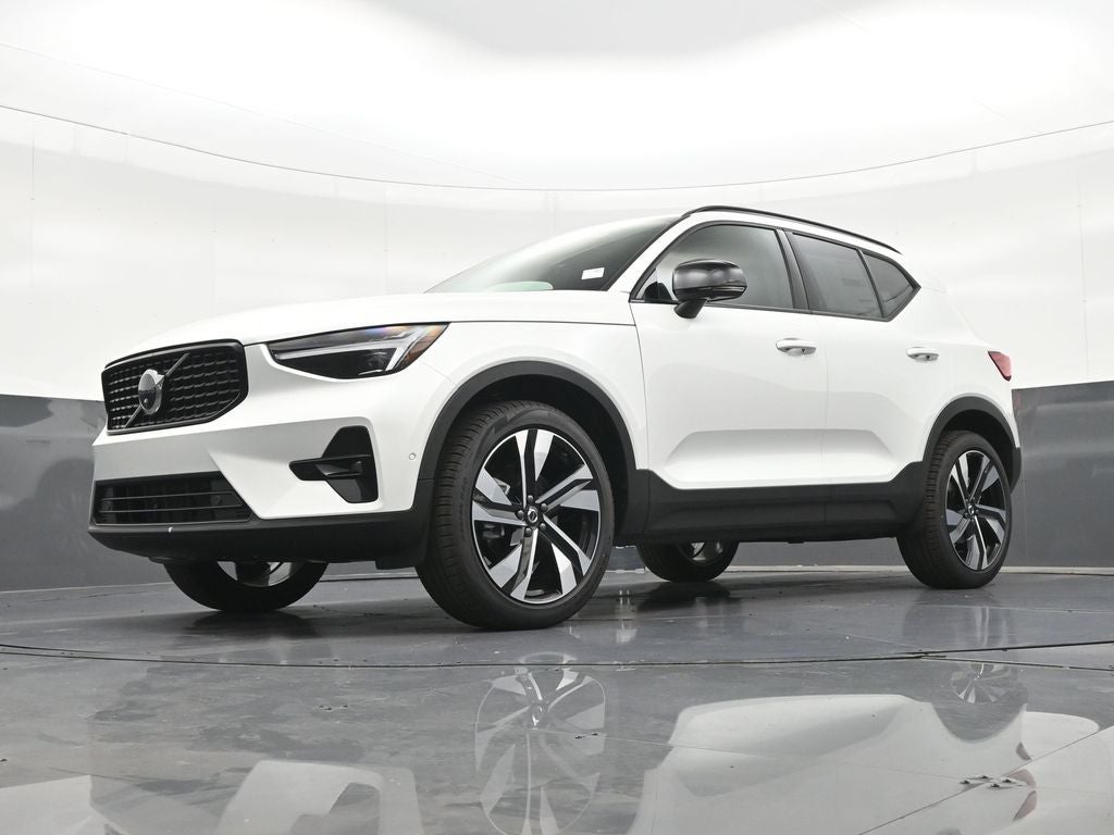 2026 Volvo XC40 B5 Plus