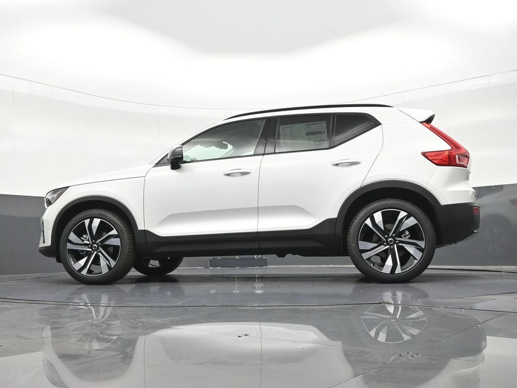 2026 Volvo XC40 B5 Plus