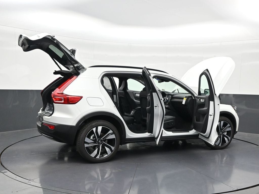 2026 Volvo XC40 B5 Plus