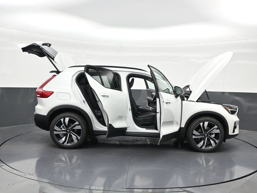 2026 Volvo XC40 B5 Plus